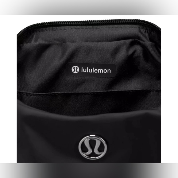 NWOT Lululemon shoulder bag - Picture 4 of 7